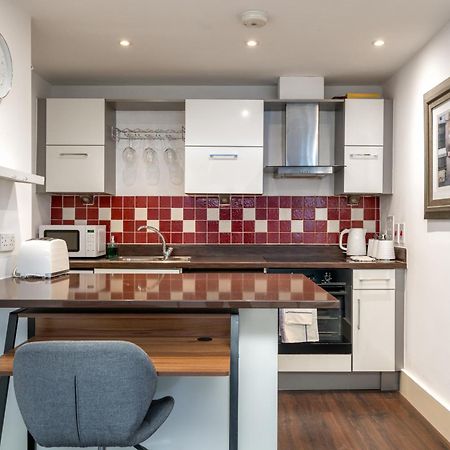 Riverside 1 Bed Basement Flat Near Hampton Court Palace East Molesey Eksteriør bilde