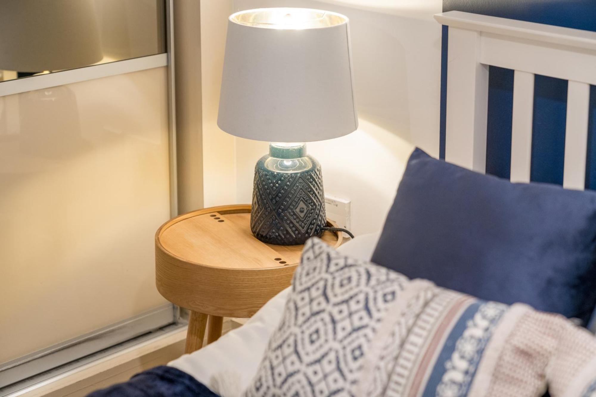 Riverside 1 Bed Basement Flat Near Hampton Court Palace East Molesey Eksteriør bilde