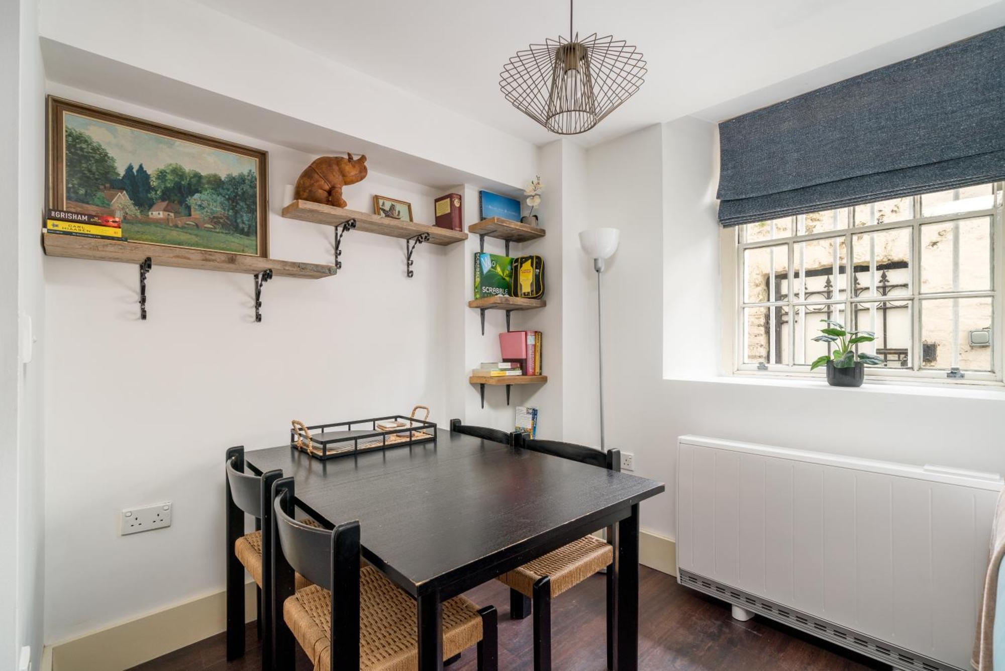 Riverside 1 Bed Basement Flat Near Hampton Court Palace East Molesey Eksteriør bilde