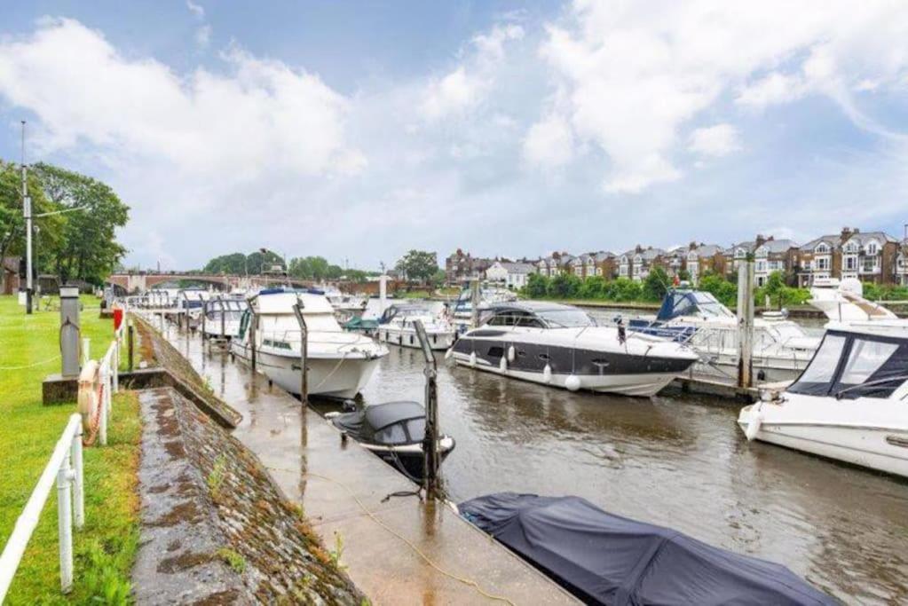 Riverside 1 Bed Basement Flat Near Hampton Court Palace East Molesey Eksteriør bilde