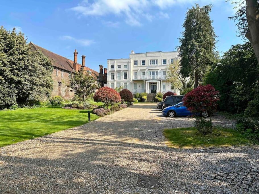 Riverside 1 Bed Basement Flat Near Hampton Court Palace East Molesey Eksteriør bilde