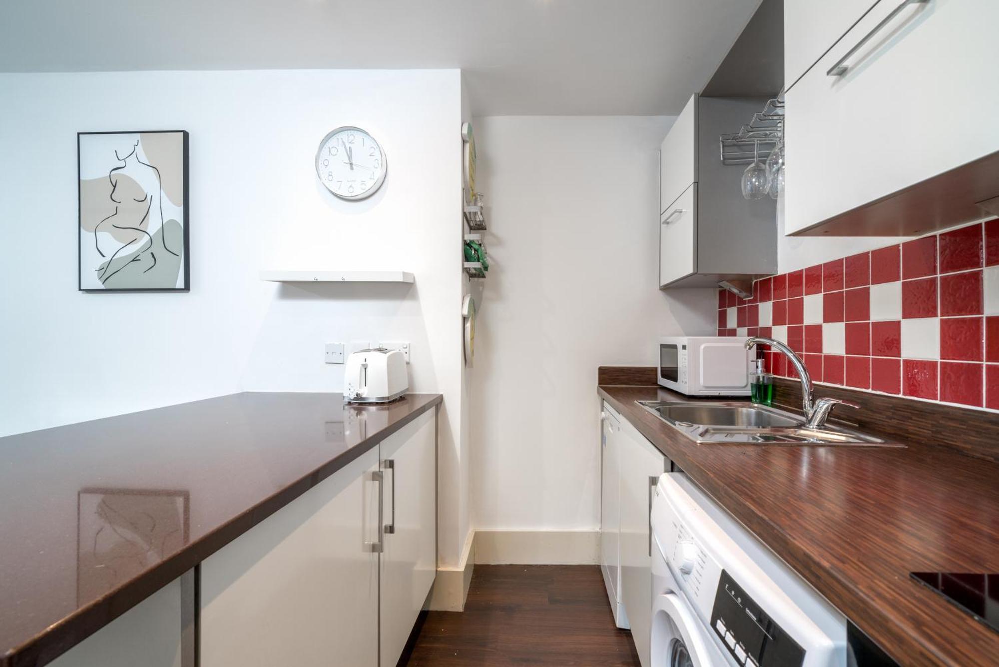 Riverside 1 Bed Basement Flat Near Hampton Court Palace East Molesey Eksteriør bilde