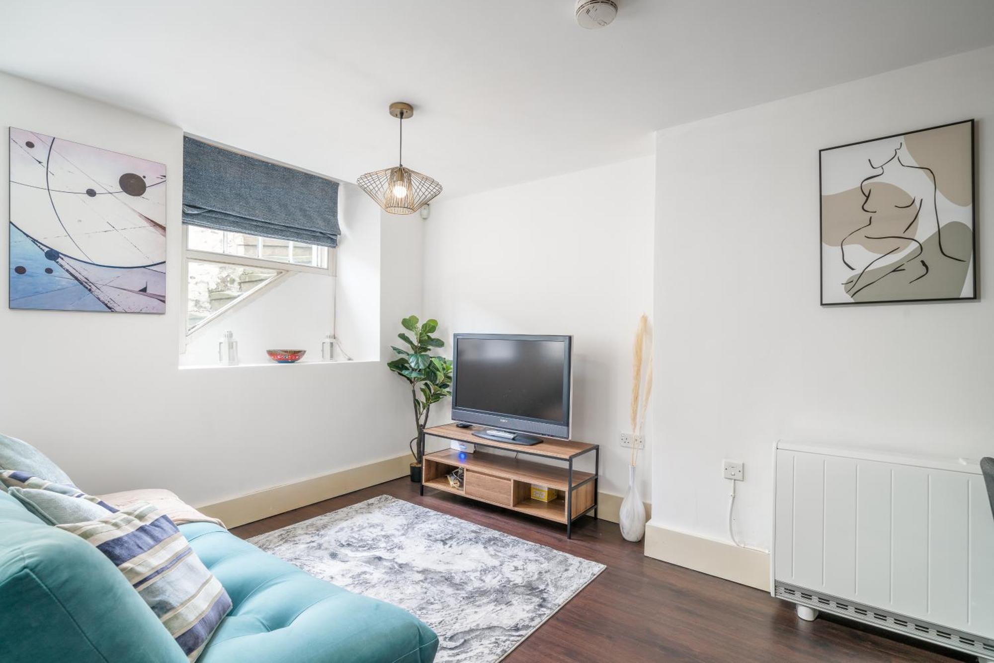 Riverside 1 Bed Basement Flat Near Hampton Court Palace East Molesey Eksteriør bilde